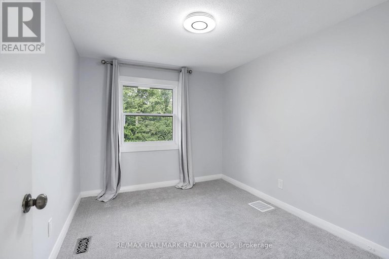 28907120/1108-merivale-road/carlington/ottawa/ontario/K1Z6B2_16