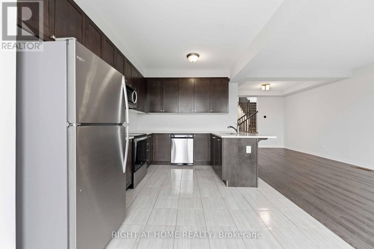 29608682/404-edgevalley-court/stittsville-north/ottawa/ontario/K2S2R3_13