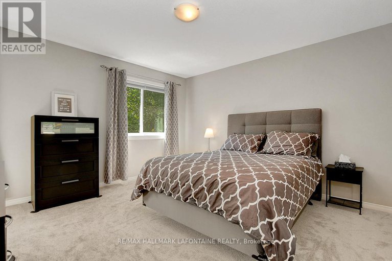 28827853/446-lawler-crescent/chatelaine-village/ottawa/ontario/K4A3Y3_23