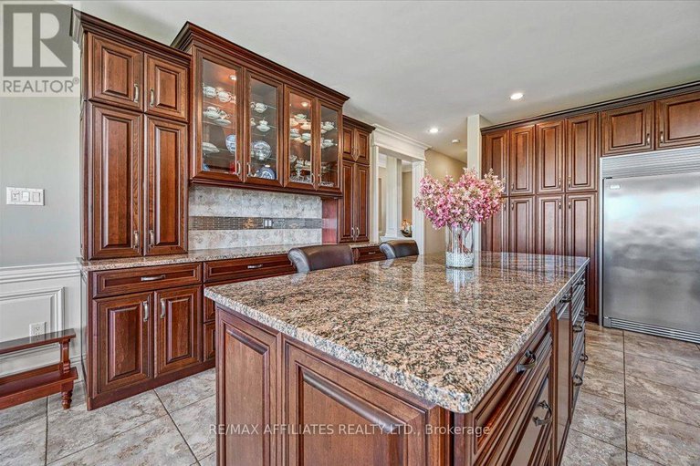 28568193/1530-creagan-court/cumberland-estates/ottawa/ontario/K4C0A5_20