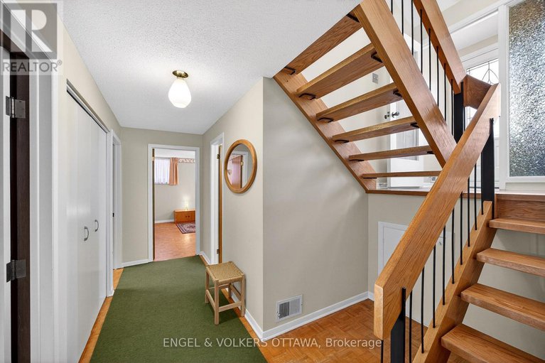 29323423/34-wallford-way/city-viewskylinefisher-heightsparkwood-hills/ottawa/ontario/K2E6B6_29