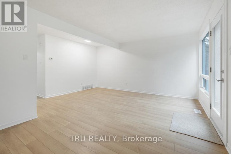 28561491/60-98-mcclintock-way-way/katimavik/ottawa/ontario/K2L2A4_16