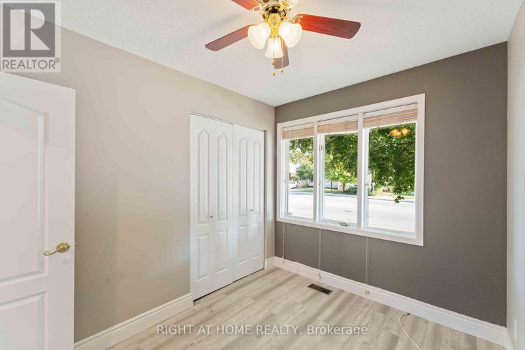 28502747/599-donald-street/overbrookcastle-heights/ottawa/ontario/K1K1L3_16