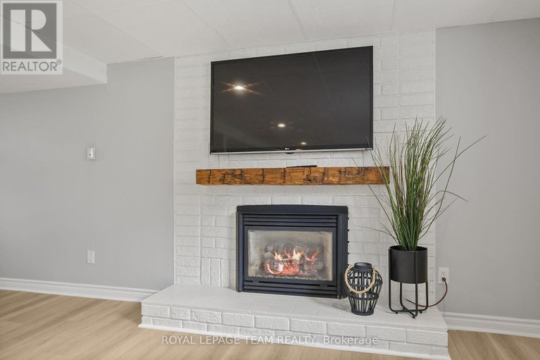 28356426/6489-doctor-blair-crescent/north-gower/ottawa/ontario/K0A2T0_29
