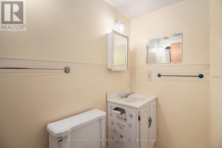 28884144/1938-featherston-drive/urbandale-acres/ottawa/ontario/K1H6P8_20