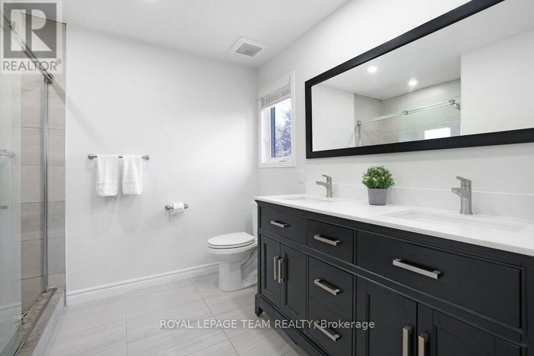 28522929/8-black-rivers-place/bridlewood/ottawa/ontario/K2M2E2_27