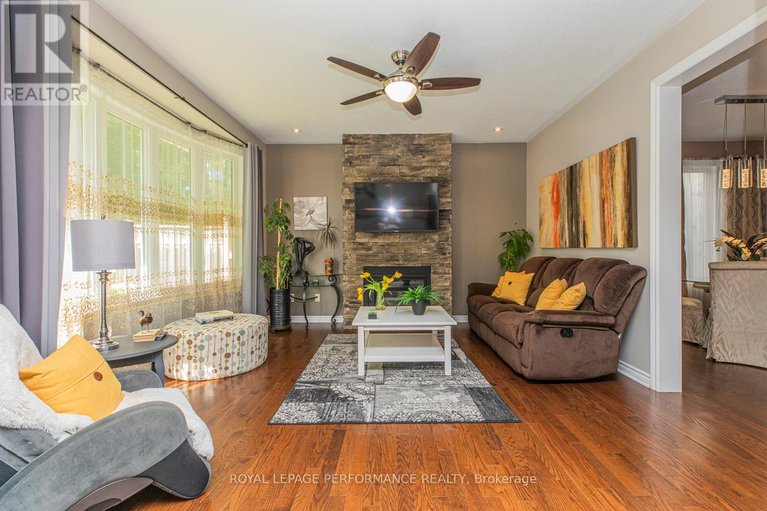 29592529/30-summitview-drive/emerald-meadowstrailwest/ottawa/ontario/K2M2V9_12