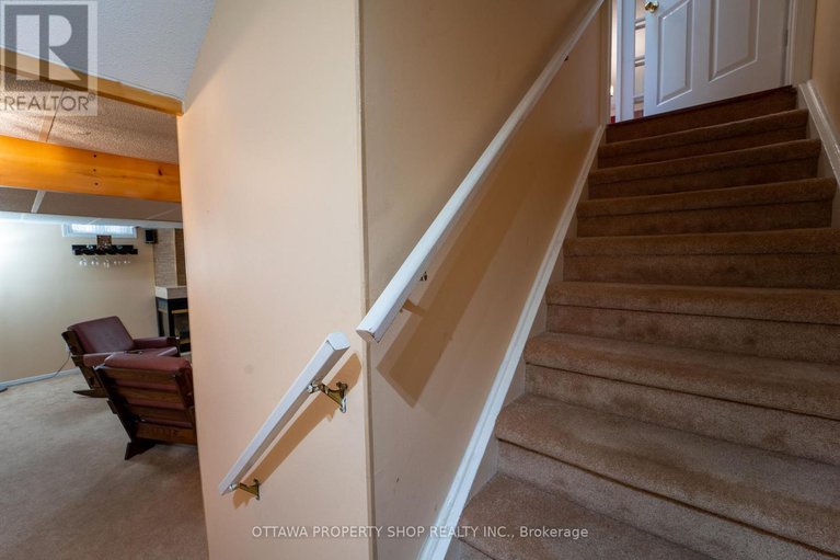 28429385/566-falwyn-crescent-w/fallingbrookridgemount/ottawa/ontario/K4A2A4_41