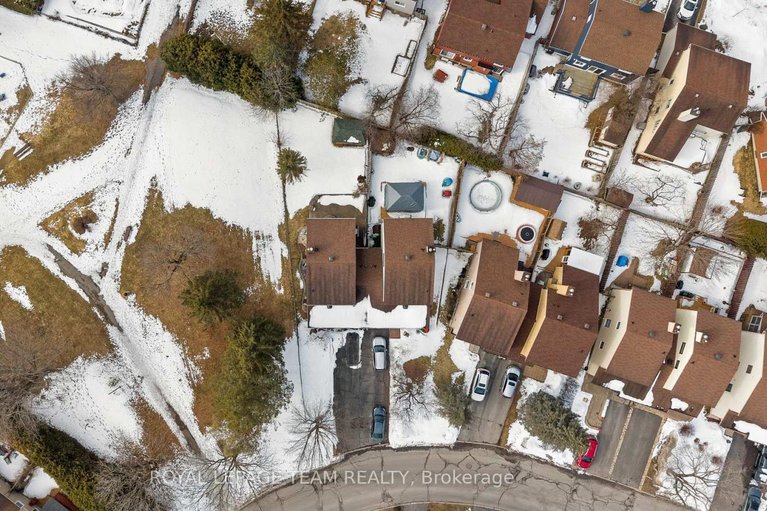 29528720/7942-decarie-drive/orleans-wood/ottawa/ontario/K1C2K3_37