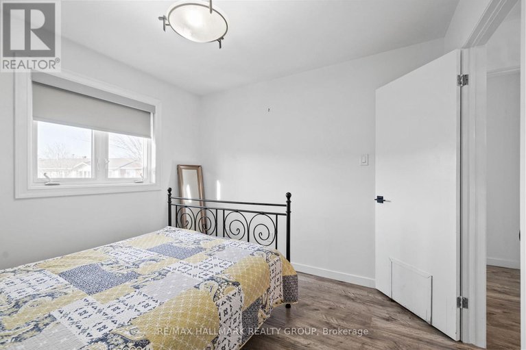 28087558/18-1964-wildflower-drive/queenswood-heights-south/ottawa/ontario/K1E3V4_22