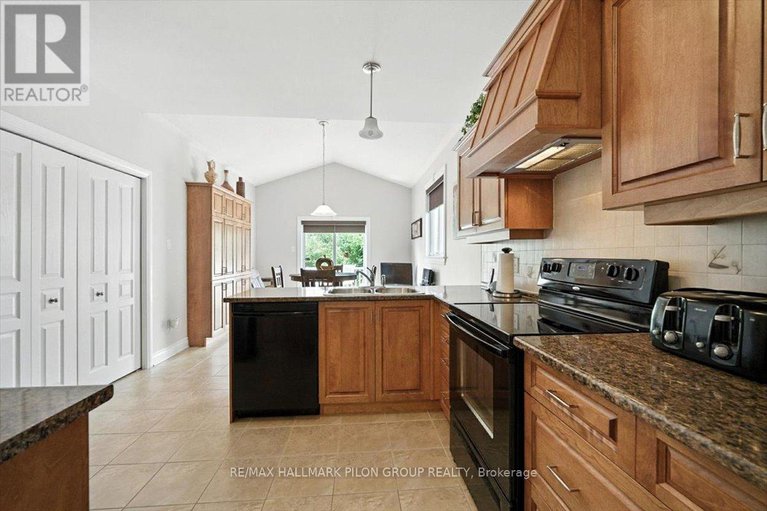 28557335/128-topaze-crescent/town-of-rockland/clarence-rockland/ontario/K4K0E3_9