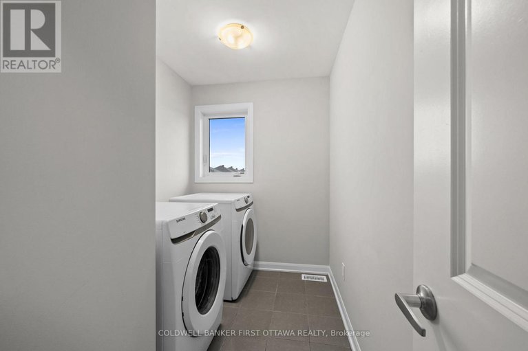 29594082/796-cappamore-drive/half-moon-bay/ottawa/ontario/K2J6V6_29