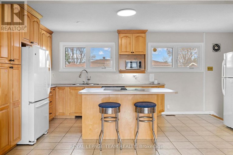 29660609/50-hilliard-avenue/city-viewskylinefisher-heightsparkwood-hills/ottawa/ontario/K2E6C1_6