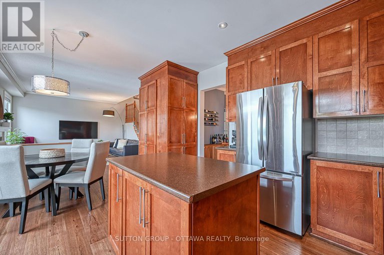28623139/329-west-ridge-drive/stittsville-south/ottawa/ontario/K2S2G7_23