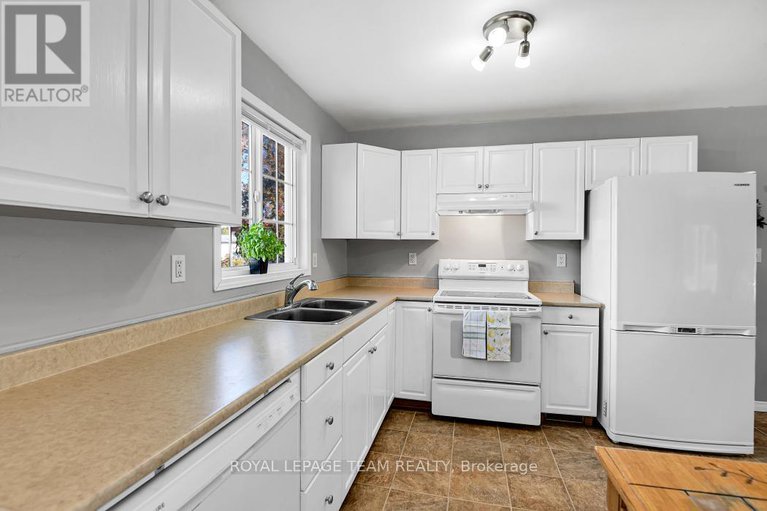 28984527/6-george-street/finch/north-stormont/ontario/K0C1K0_13