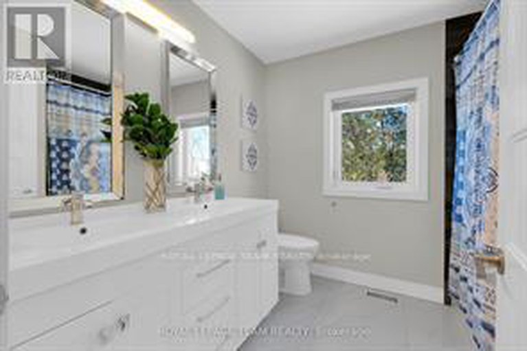 28591495/1107-normandy-crescent/borden-farmstewart-farmcarleton-heightsparkwood-hills/ottawa/ontario/K2E5A3_27