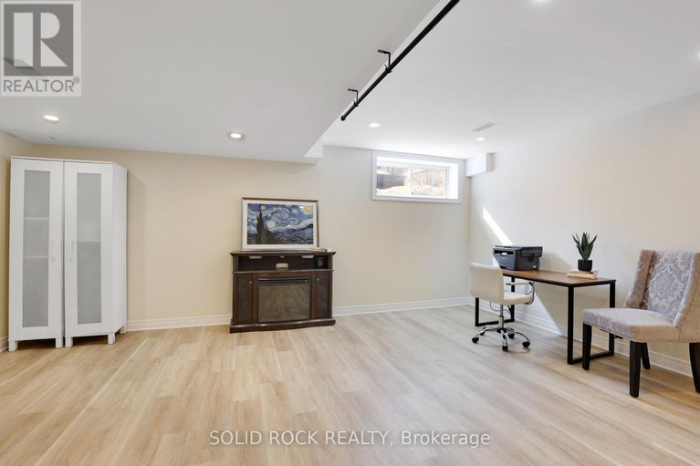 29434004/62-evelyn-powers-private-n/stittsville-south/ottawa/ontario/K2S0E1_27