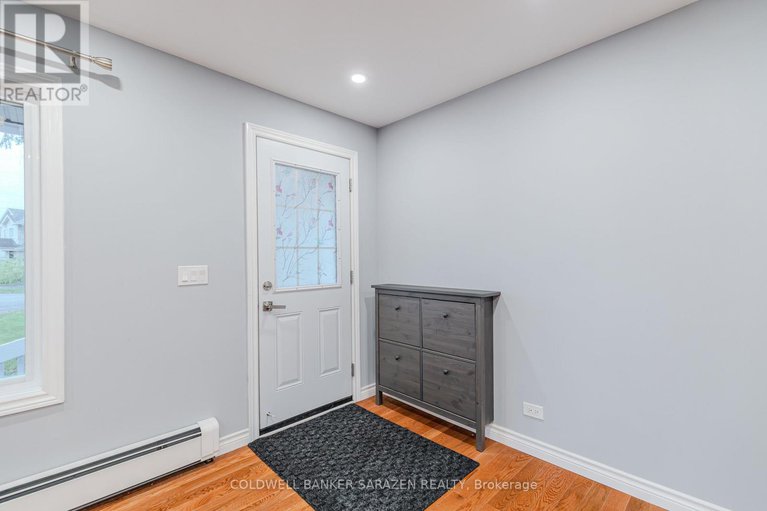 29294876/10-argue-drive/borden-farmstewart-farmcarleton-heightsparkwood-hills/ottawa/ontario/K2E6S1_4