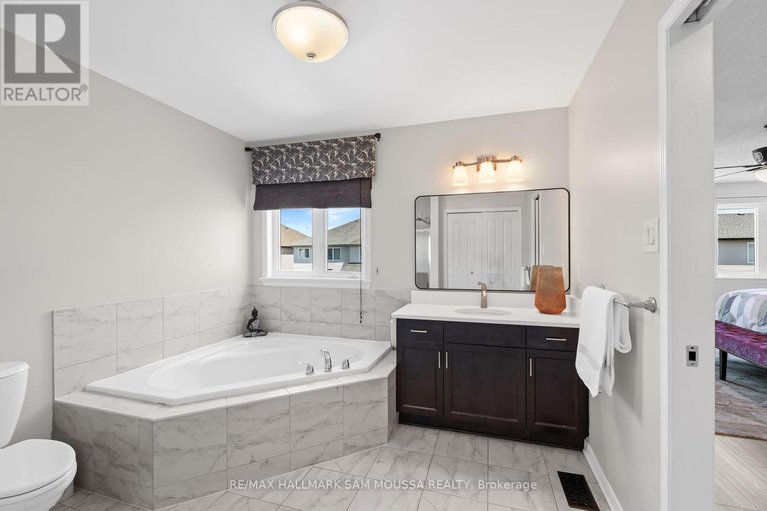 28378170/295-harthill-way/heritage-park/ottawa/ontario/K2J0P3_31