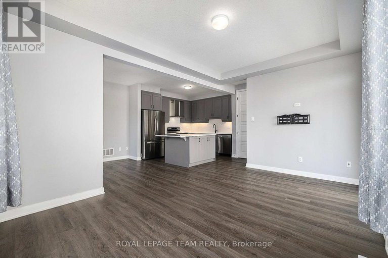 29589396/165-yearling-circle/richmond/ottawa/ontario/K0A2Z0_9