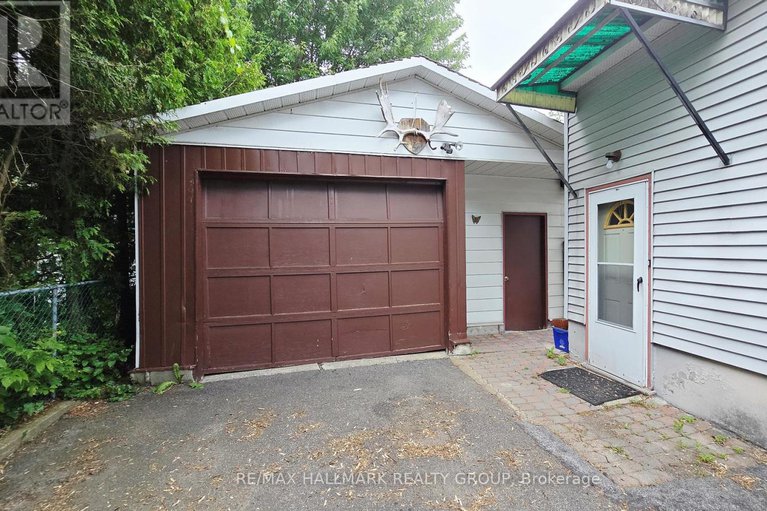 28608345/2923-ahearn-avenue/britannia/ottawa/ontario/K2B7A1_5