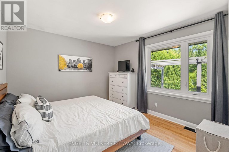 28638374/2097-neepawa-avenue/carlingwood/ottawa/ontario/K2A3L8_17