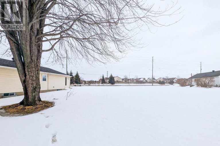 27992134/1632-trim-road/fallingbrookpineridge/ottawa/ontario/K4A3P8_17