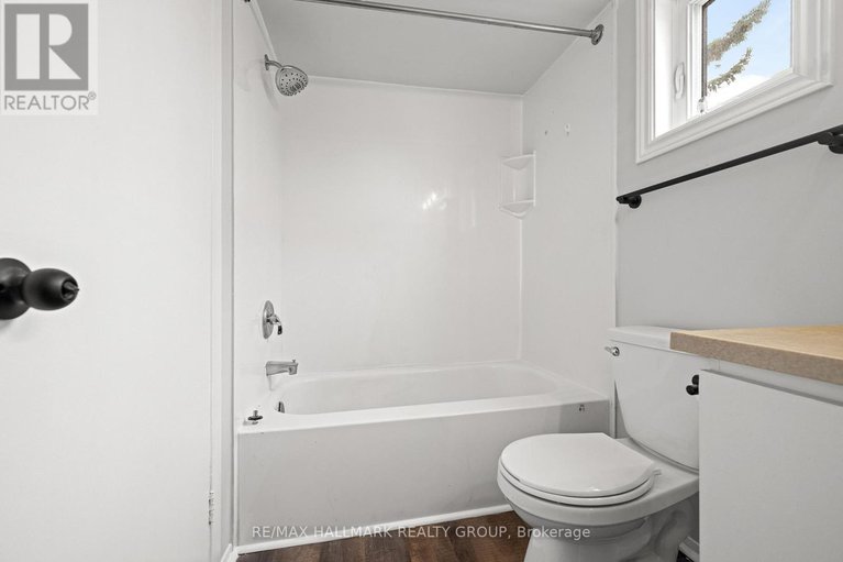 29300116/1083-millwood-court/convent-glen-north/ottawa/ontario/K1C3E9_22