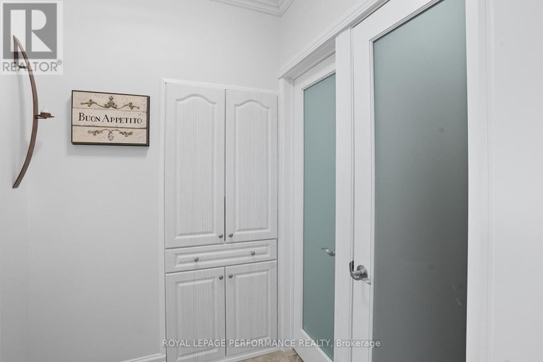 29482695/8-john-street/lorignal/champlain/ontario/K0B1K0_11