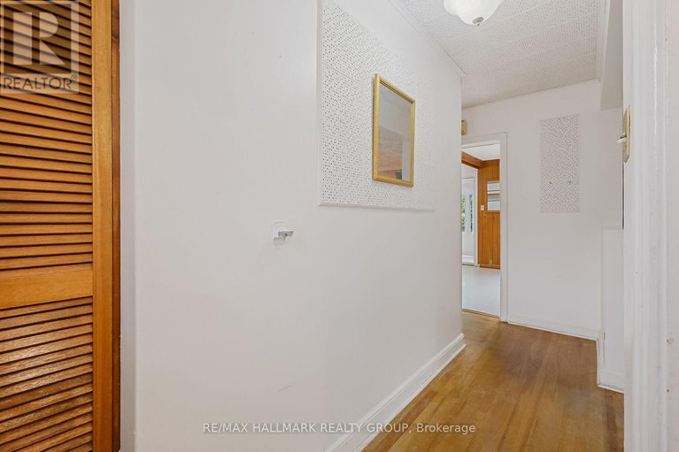 28492513/151-fanshaw-avenue/applewood-acres/ottawa/ontario/K1H6C8_4