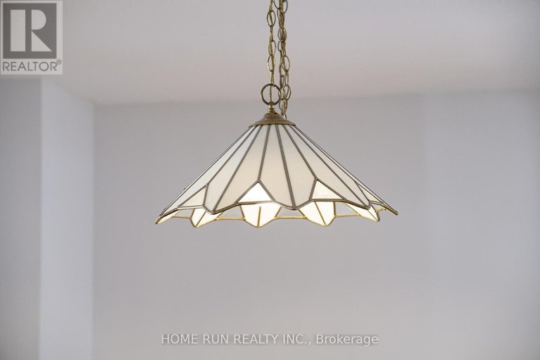 29590749/4-2111-montreal-road/beaconwood/ottawa/ontario/K1J8M8_9