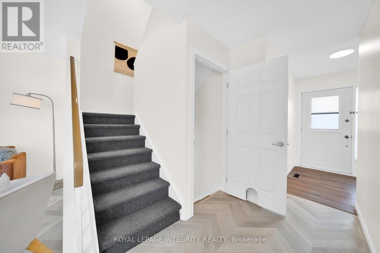 29553910/15-tarquin-crescent/westcliffe-estates/ottawa/ontario/K2H8J7_18