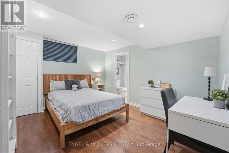 29566261/31-leatherwood-crescent/stonebridge/ottawa/ontario/K2J4X9_38