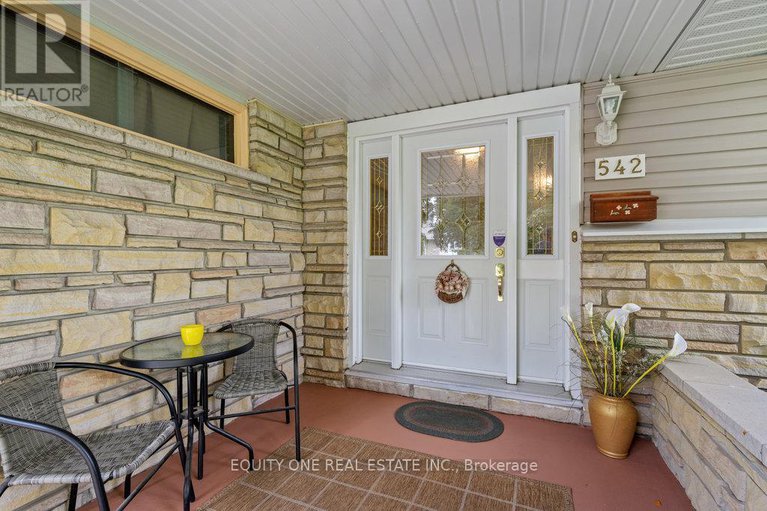 28495374/542-sirois-avenue/overbrookcastle-heights/ottawa/ontario/K1K1H4_6