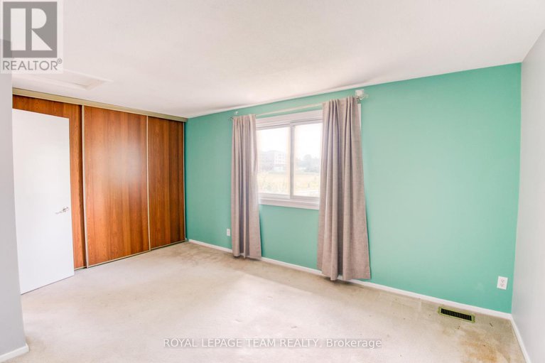 28595123/1094-grenoble-crescent/orleans-wood/ottawa/ontario/K1C2C6_21
