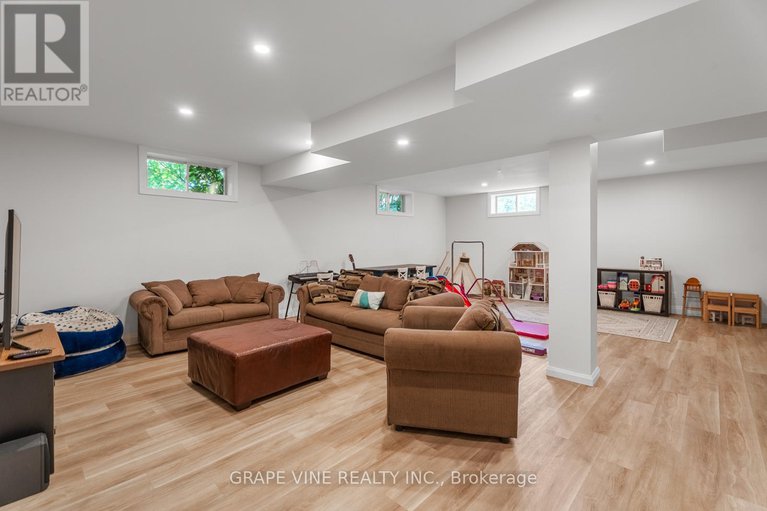28463417/8055-craig-farm-drive/metcalfe/ottawa/ontario/K0A2P0_28