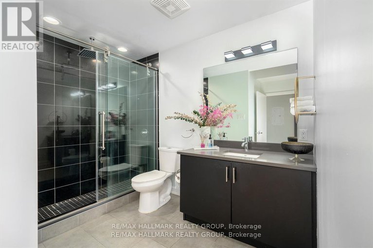 28394405/2701-195-besserer-street/sandy-hill/ottawa/ontario/K1N0B6_27