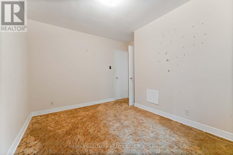 28702014/2055-neepawa-avenue/carlingwood/ottawa/ontario/K2A3L7_12