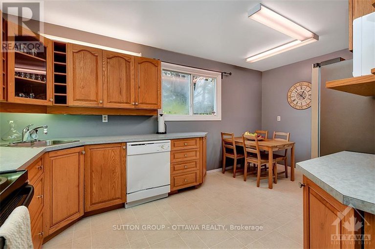 28764134/20-dundegan-drive/glencairnhazeldean/ottawa/ontario/K2L1P8_5