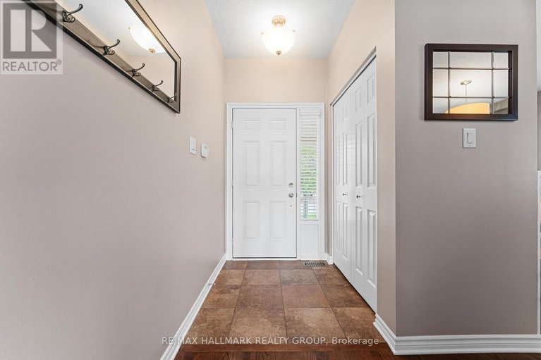 28460424/182-felicity-crescent/mer-bleuebradley-estatesanderson-park/ottawa/ontario/K1W0C2_4