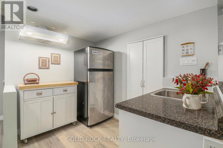 28813811/1674-sansonnet-street-s/chapel-hill/ottawa/ontario/K1C5Y6_30