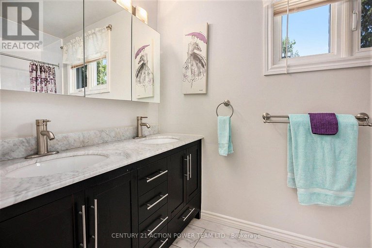 28768220/1358-turner-crescent/bilberry-creekqueenswood-heights/ottawa/ontario/K1E2Y4_27