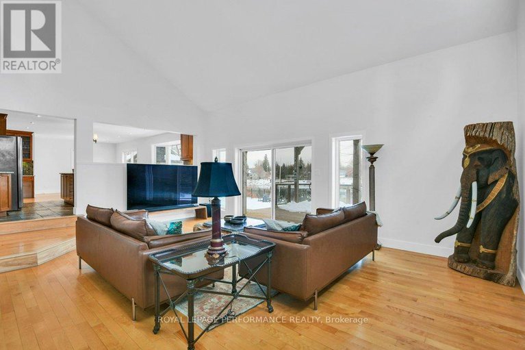 28347895/6099-james-bell-drive/manotick-south-to-roger-stevens/ottawa/ontario/K4M1B3_8