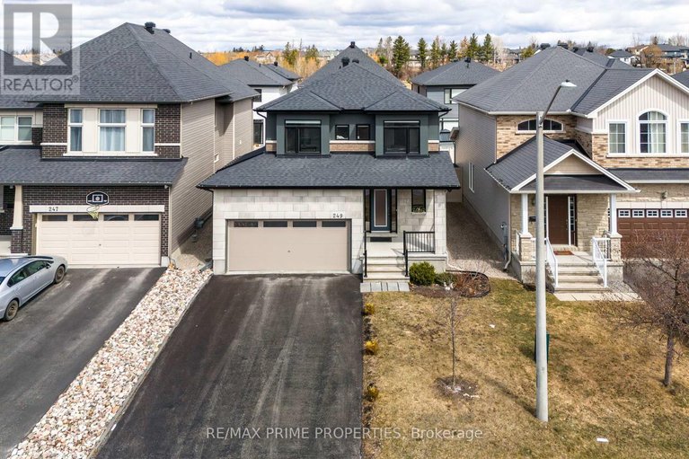 28408165/249-fountainhead-drive/mer-bleuebradley-estatesanderson-park/ottawa/ontario/K1W0H4_2