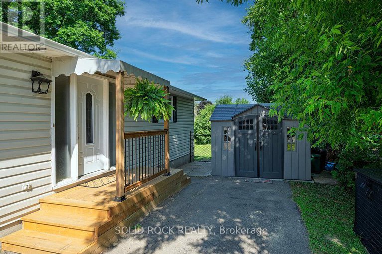 28567074/207-george-street-e/kemptville/north-grenville/ontario/K0G1J0_4