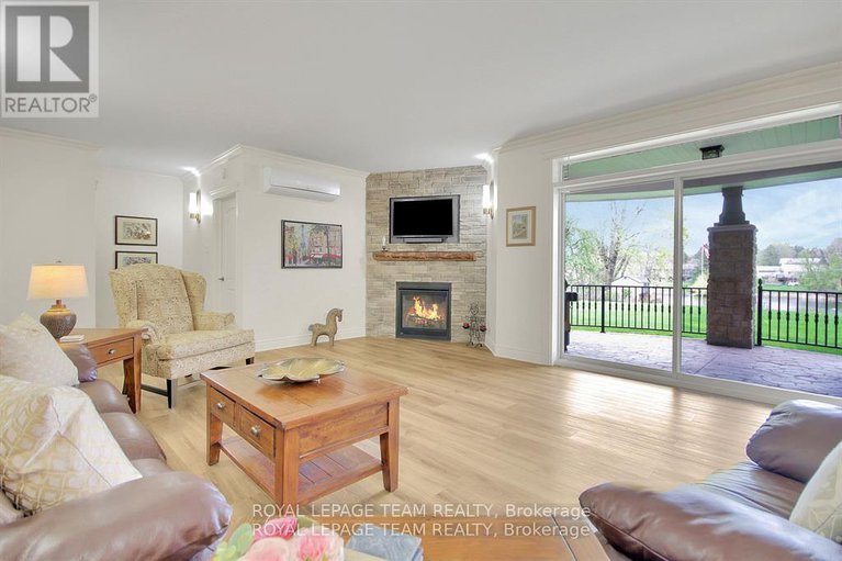 28487083/5591-manotick-main-street/manotick-village-manotick-estates/ottawa/ontario/K4M1A4_34