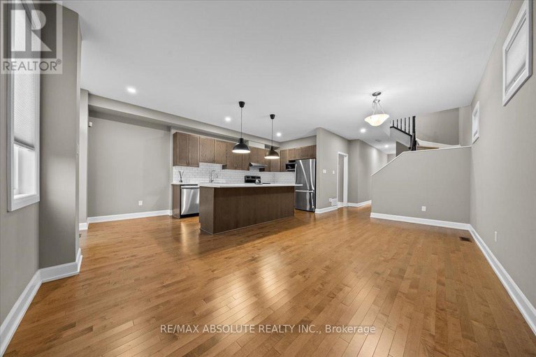 28578838/169-bandelier-way/stittsville-north/ottawa/ontario/K2S2J5_5