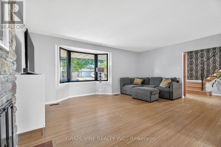 28771290/2405-dwight-crescent/hawthorne-meadows/ottawa/ontario/K1G1C7_10