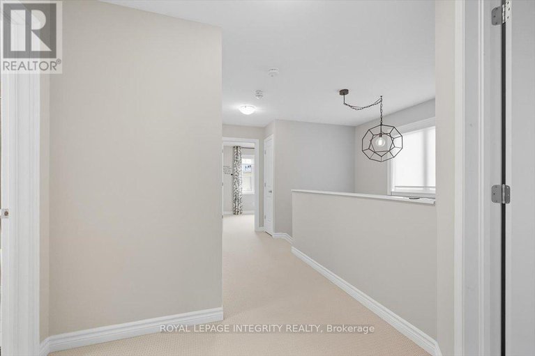 28864709/707-des-aubepines-drive/avalon-west/ottawa/ontario/K4A1C1_23