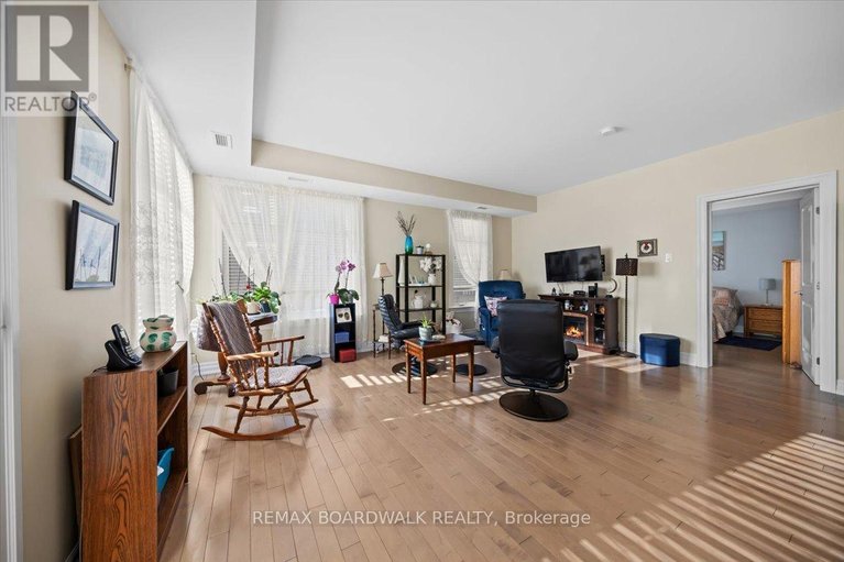 29538012/b102-210-janka-private/emerald-meadowstrailwest/ottawa/ontario/K2V0E6_10